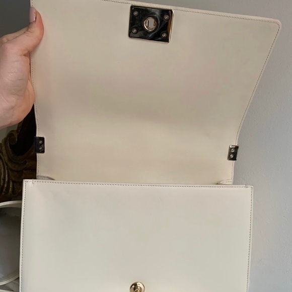 Chanel Lambskin Ivory Boy Bag - Picture 4 of 8